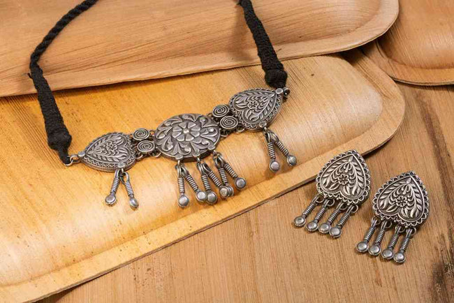 Silver Choker Necklace Earring Set