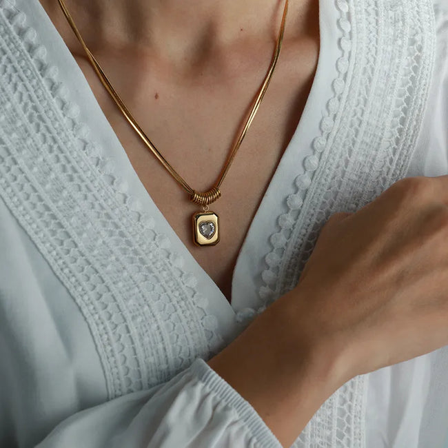 Amora – Anti Tarnish Heart Pendant Necklace