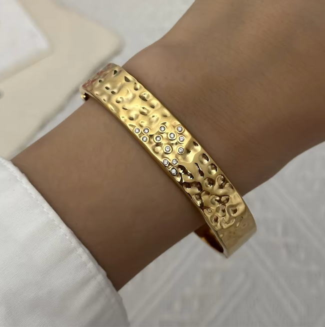 Anti-Tarnish 18K Gold Plated Hammered Rhinestone Bangle for Women – 304 Stainless Steel