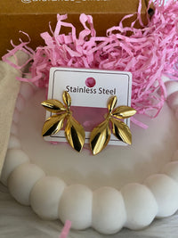 Anti-Tarnish Vintage Flowers Leaf Shaped Stud Earrings