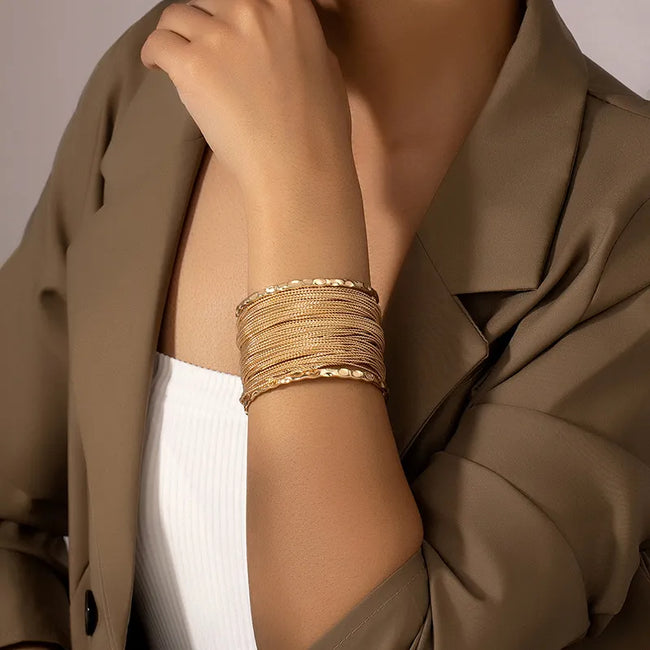Beautiful Open-end Gold Plated Alloy Bracelet For Woman