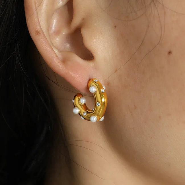 Celestia Curve – Anti-Tarnish Pearl & Crystal Studs