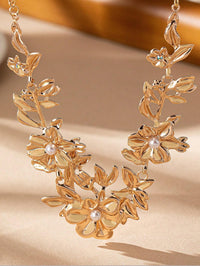Elegant Modern Style Flower Petal Gold Plated Alloy Necklace For Women