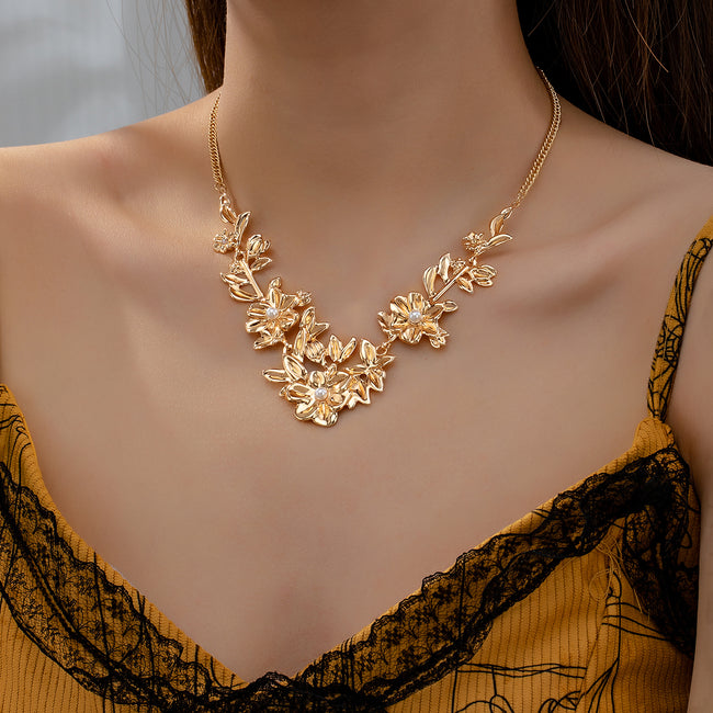 Elegant Modern Style Flower Petal Gold Plated Alloy Necklace For Women