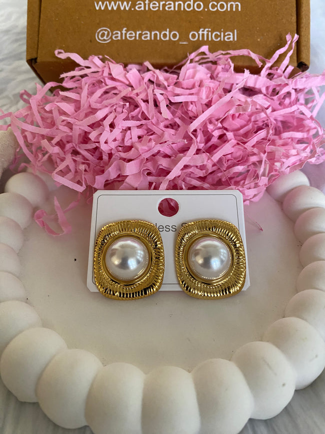 Elle Pearl Rectangle Stud Earrings – 18K Gold Plated