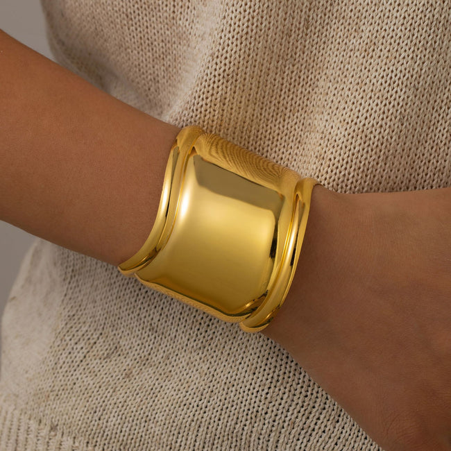 Gold Played Solid Pattern Open-end Bracelet