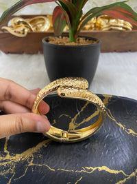 Gold Plated Hammered Pattern Water Drop Crossover Bracelet