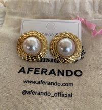 Lumière Pearl Round Stud Earrings