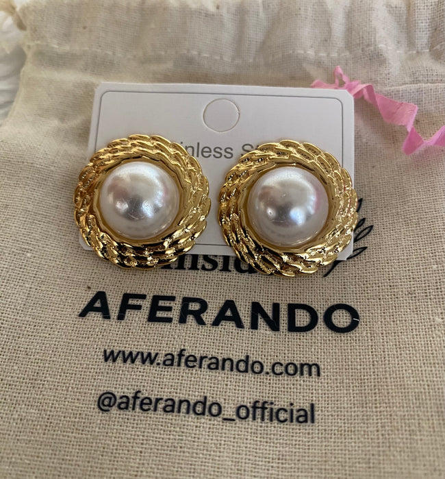 Lumière Pearl Round Stud Earrings