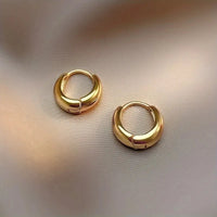 LuxeGloss – Classic Gold Hoop Earrings