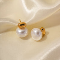 Parisian Pearl Studs Earring