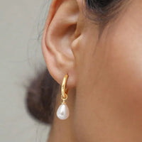 PearlDrop – Minimalist Gold Hoop Earrings
