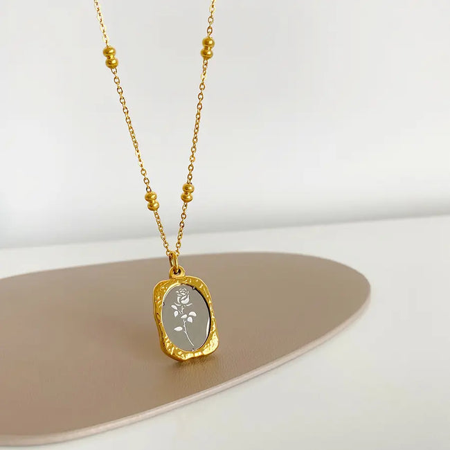 Anti-Tarnish 18K Gold Plated Rose Engraved pendant Necklace For Women