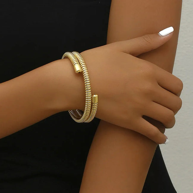Simple Classic Style Gold Plated Alloy Women's Bangle