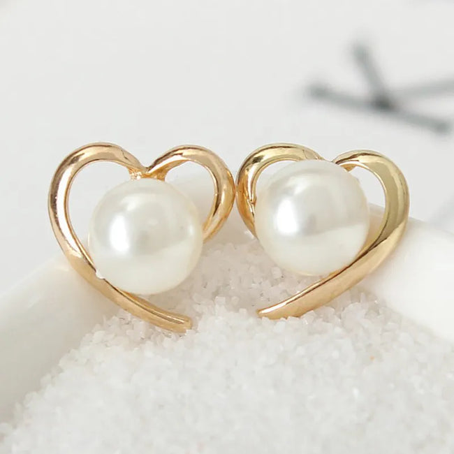 Aferando's Heart Shape Stud Earrings for Women with Big Pearl Inlay, beautifully crafted in gold plated material for a luxurious look