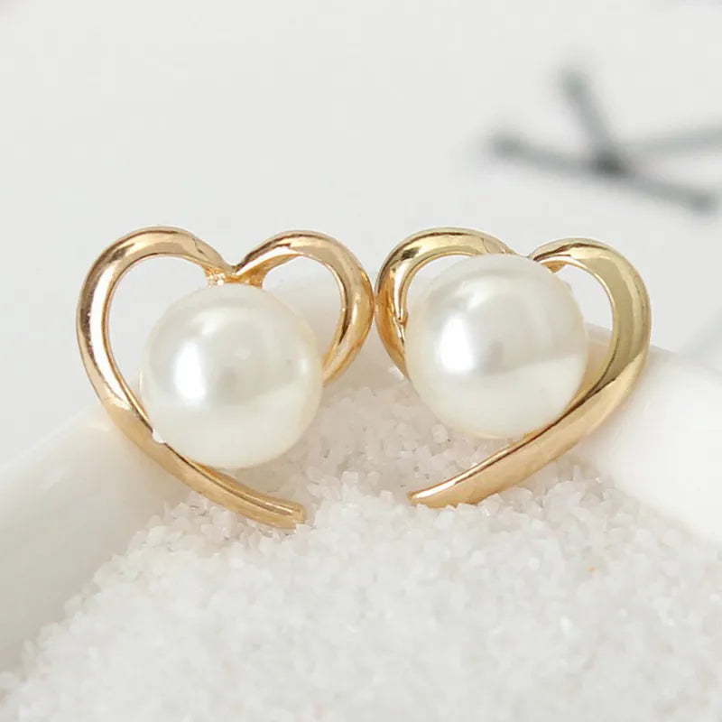 Heart shaped 2025 stud earrings gold